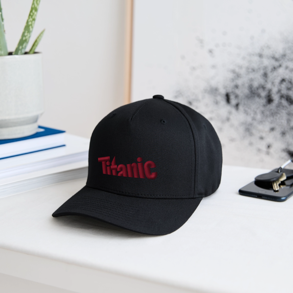 Flexfit Baseballkappe: TITANIC-Logo (gestickt) - Schwarz
